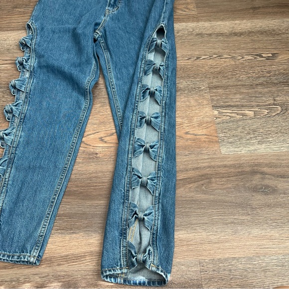 Levi's Premium Bow Side Cutout Mom Jeans High Rise 100% Cotton Size 28 $128 - Picture 6 of 13